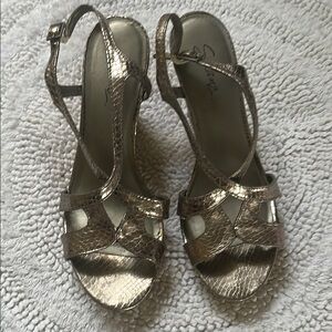 Elegant Metallic Sandals Sz 7. GUC